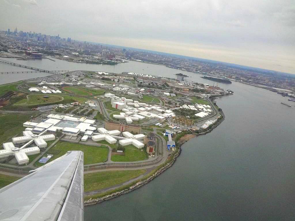 De Blasio announces Rikers Island will close