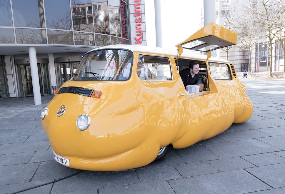 Get a free hot dog and become a living piece of art at Brooklyn Bridge Park