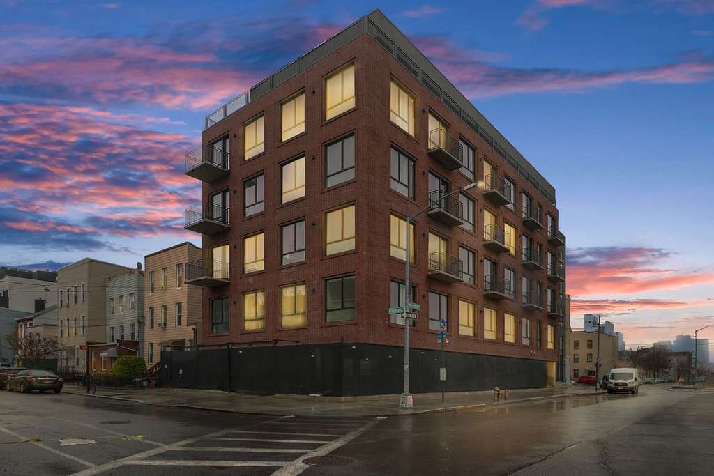 8 chances to snag an apartment near the Pulaski Bridge in Greenpoint, from $2,270/month