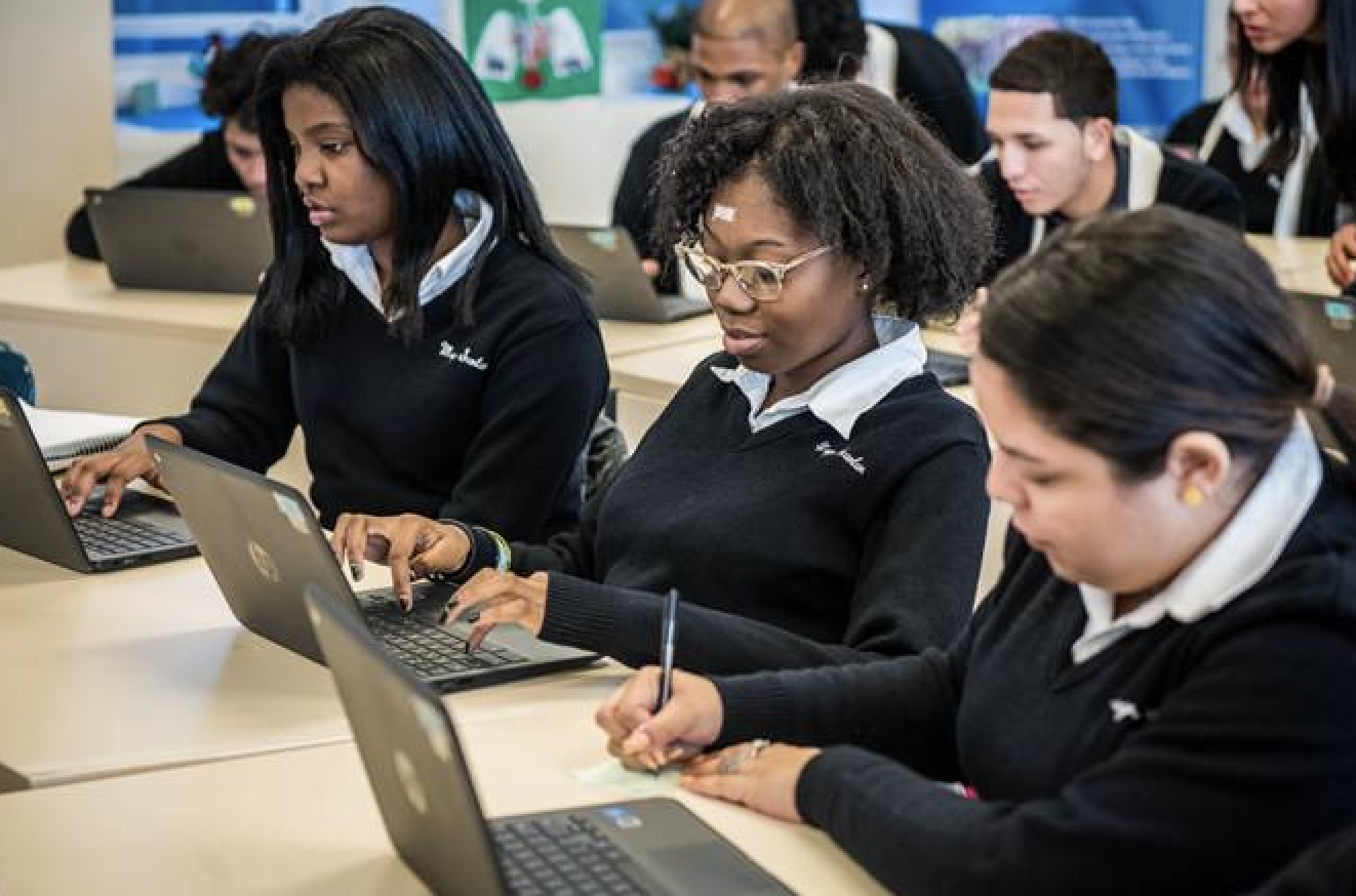 Amazon will fund computer science classes at 130 schools throughout NYC