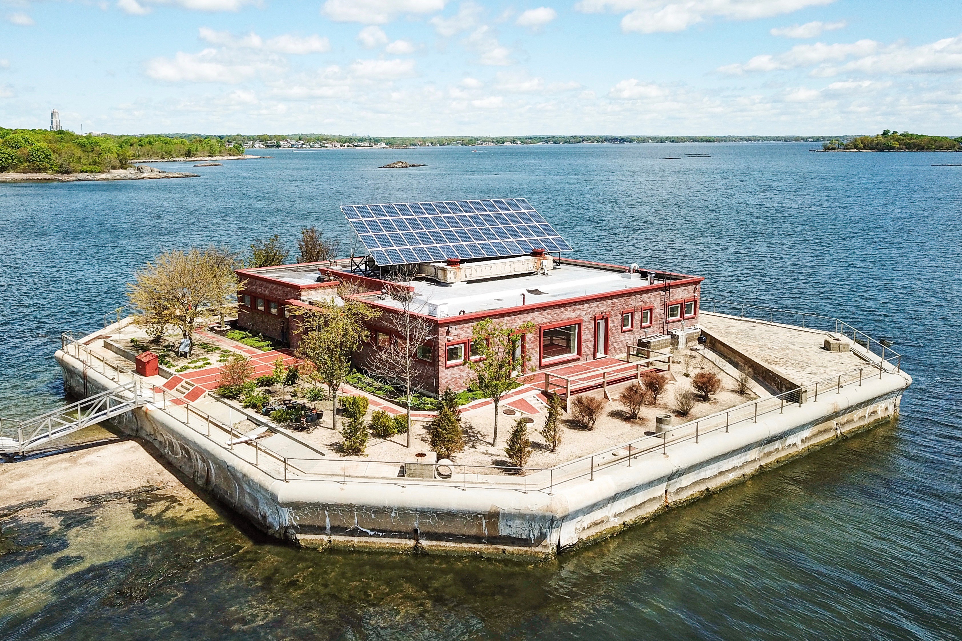 columbia island, new rochelle, cool listings, private islands, self sustaining, off grid