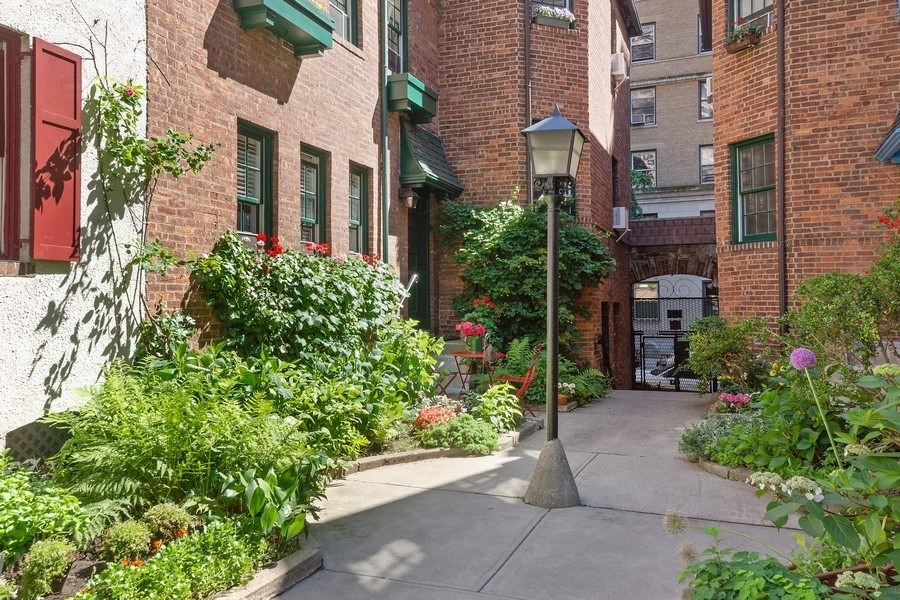 263 West 94th Street, pomander walk, upper west side, cool listings