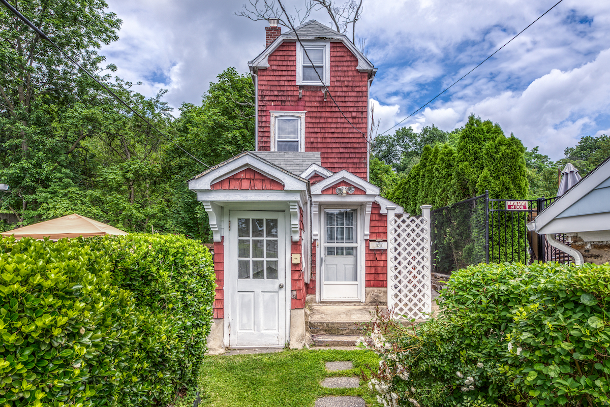 Storied Westchester Skinny House seeks a buyer with a big heart and $275K